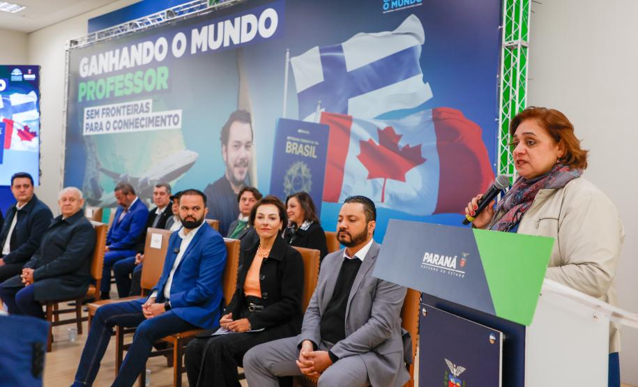 99 professores do Paraná vão embarcar em outubro para cursos no Canadá e Finlândia