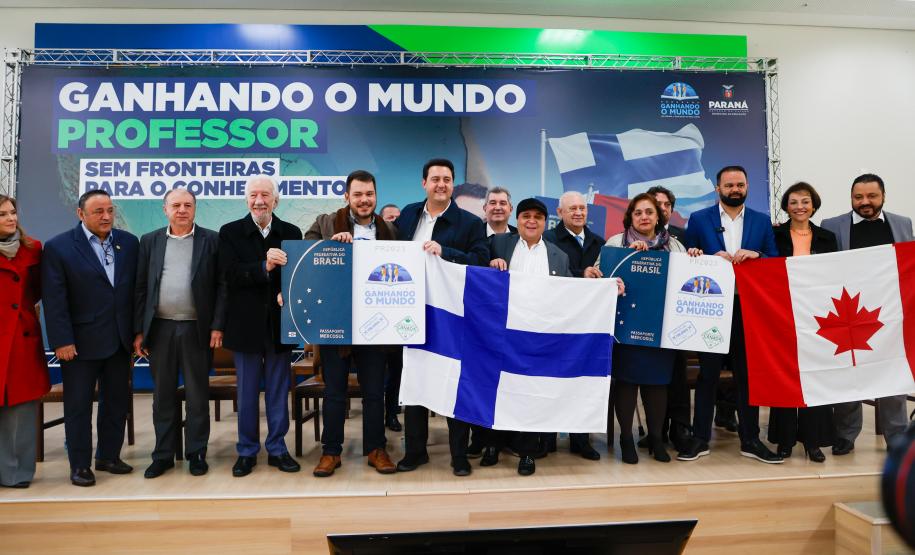 99 professores do Paraná vão embarcar em outubro para cursos no Canadá e Finlândia