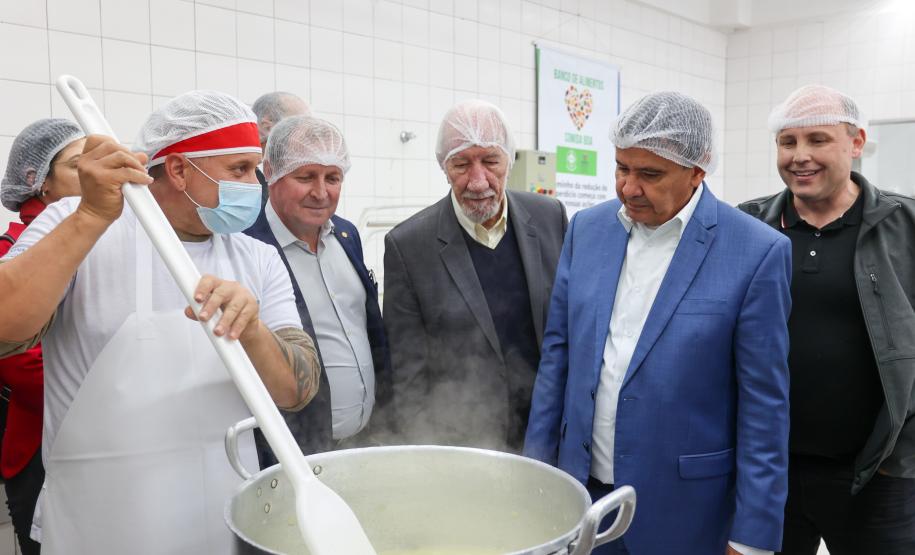 Piana e ministro assinam protocolo para levar a outros estados o Banco de Alimentos