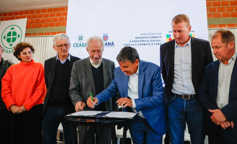 Piana e ministro assinam protocolo para levar a outros estados o Banco de Alimentos