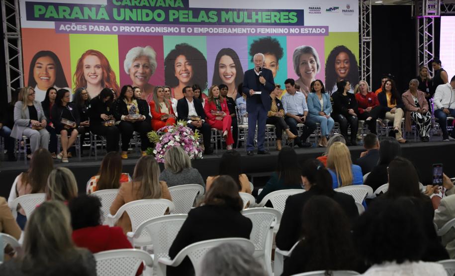 Caravana Paraná Unido Pelas Mulheres contou com grande adesão em todo o Estado