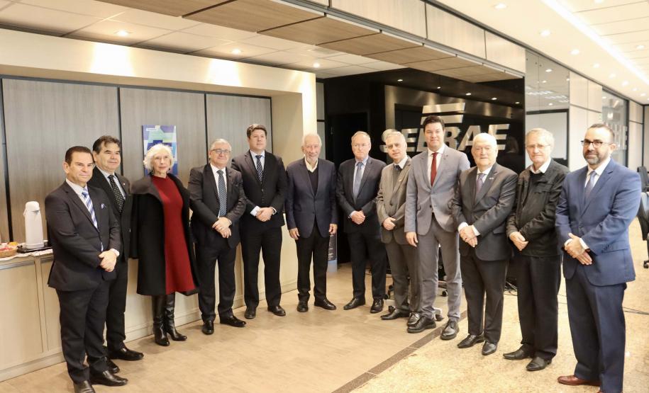 Piana apresenta projetos do Paraná ao novo ministro da Indústria do Paraguai