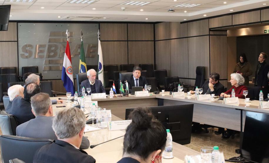 Piana apresenta projetos do Paraná ao novo ministro da Indústria do Paraguai