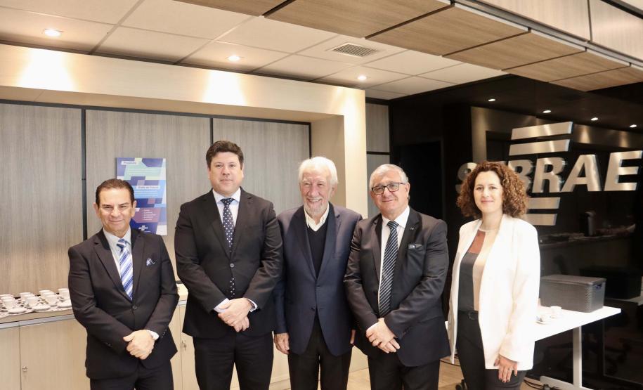 Piana apresenta projetos do Paraná ao novo ministro da Indústria do Paraguai