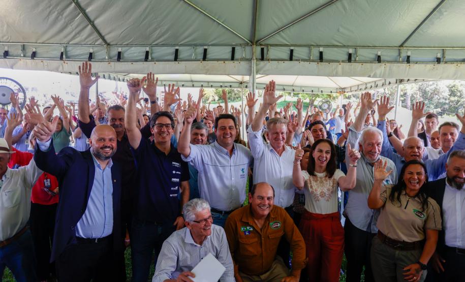 Governador dá início à ação que vai proteger mil nascentes de água até o Dia da Árvore