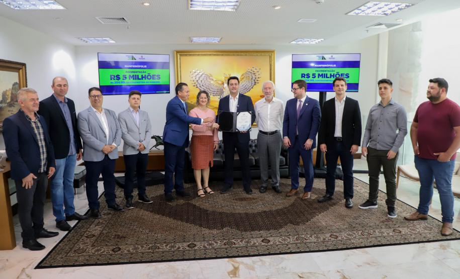 Governador libera mais R$ 43,1 milhões para asfalto e iluminação em 10 municípios