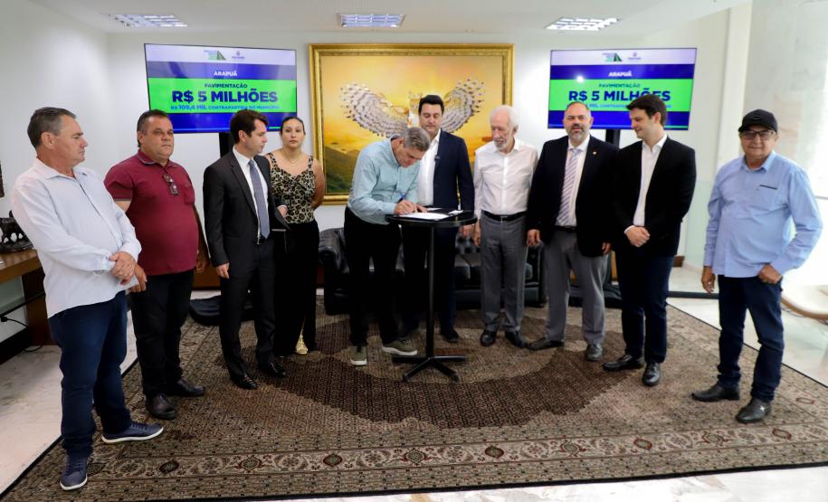 Governador libera mais R$ 43,1 milhões para asfalto e iluminação em 10 municípios