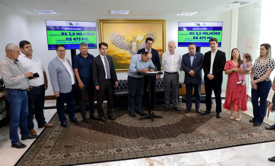 Governador libera mais R$ 43,1 milhões para asfalto e iluminação em 10 municípios