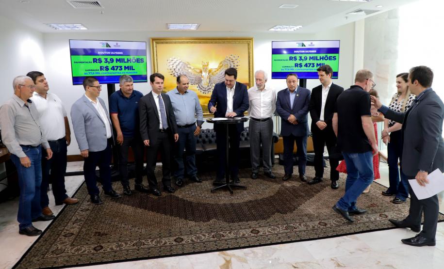 Governador libera mais R$ 43,1 milhões para asfalto e iluminação em 10 municípios