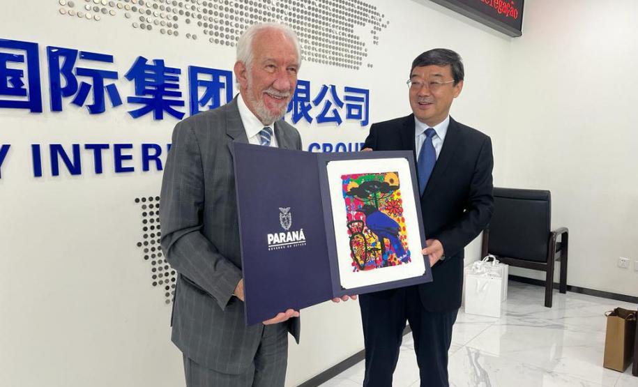 Comitiva paranaense se reúne com três grandes empresas e embaixador do Brasil na China