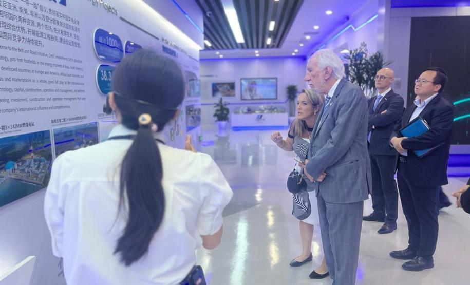 Comitiva paranaense se reúne com três grandes empresas e embaixador do Brasil na China