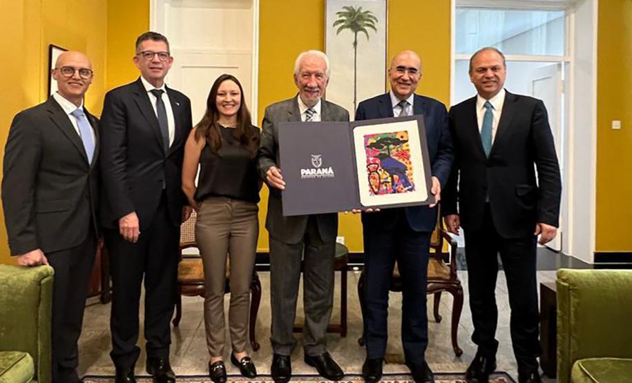 Comitiva paranaense se reúne com três grandes empresas e embaixador do Brasil na China