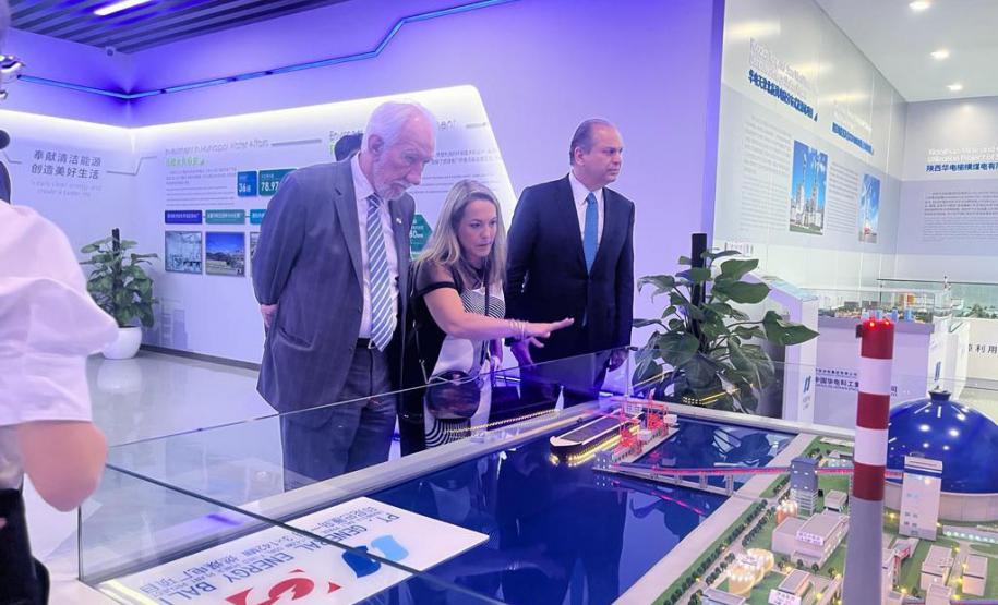 Comitiva paranaense se reúne com três grandes empresas e embaixador do Brasil na China