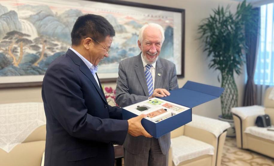 Comitiva paranaense se reúne com três grandes empresas e embaixador do Brasil na China