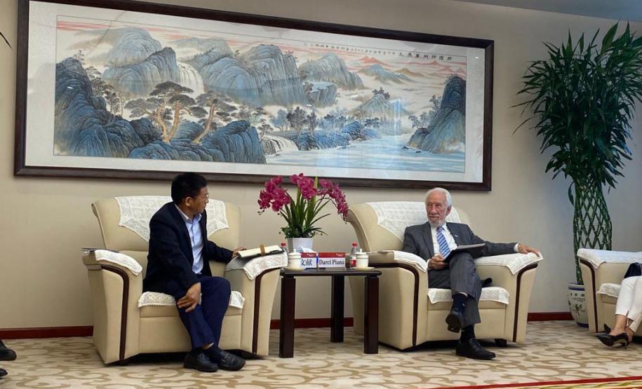 Comitiva paranaense se reúne com três grandes empresas e embaixador do Brasil na China