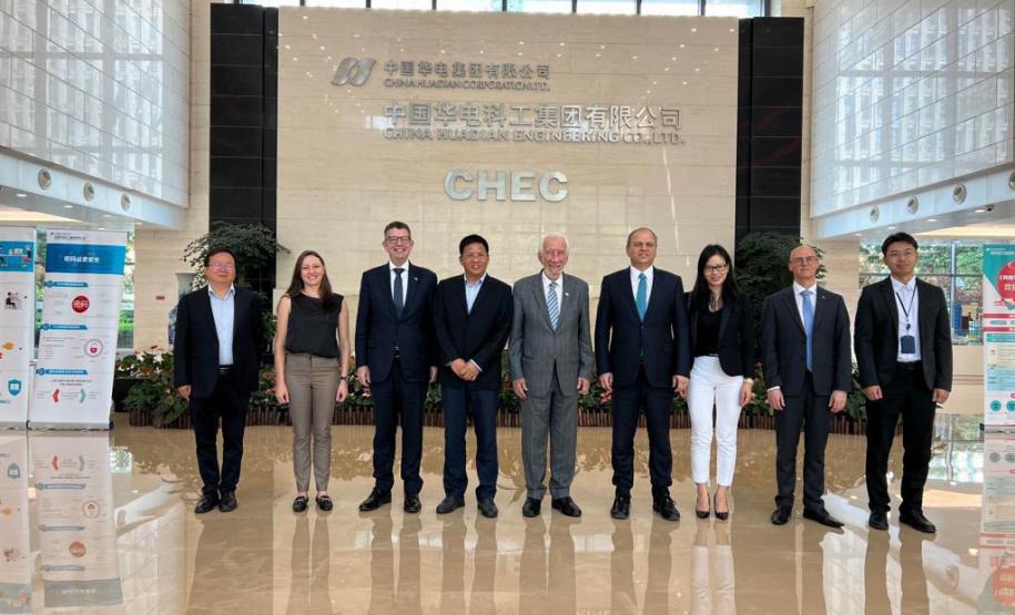 Comitiva paranaense se reúne com três grandes empresas e embaixador do Brasil na China