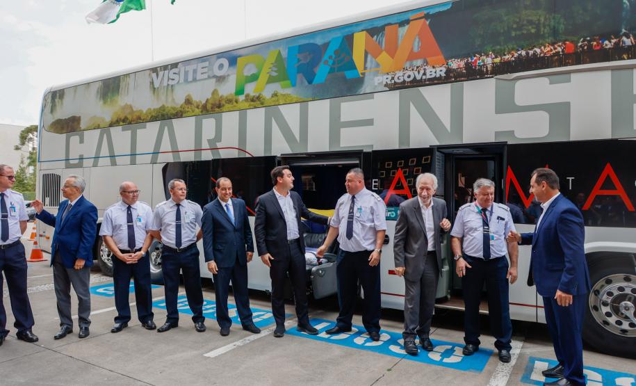Campanha com empresa de ônibus promove atrações turísticas do Paraná