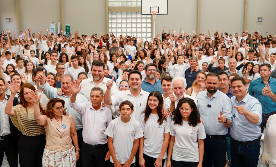 Governador inaugura escola estadual com capacidade para 900 estudantes em Ortigueira