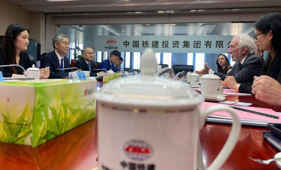 Em busca de novos investimentos, Piana visita duas das maiores empresas da China