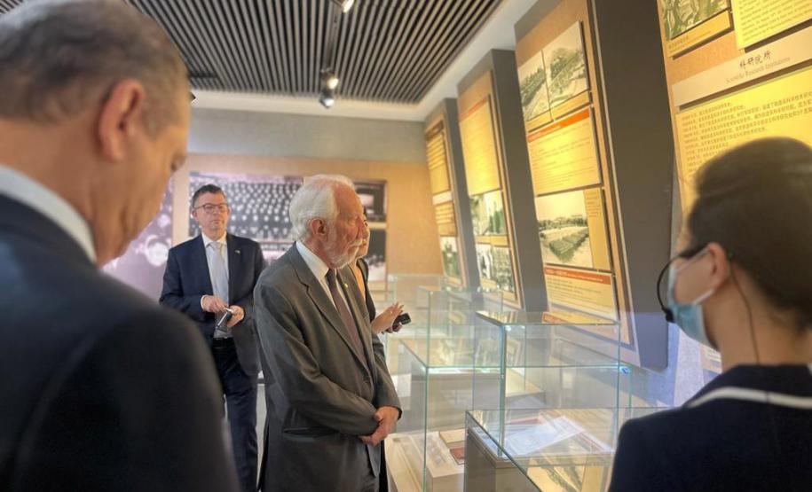 Em busca de novos investimentos, Piana visita duas das maiores empresas da China