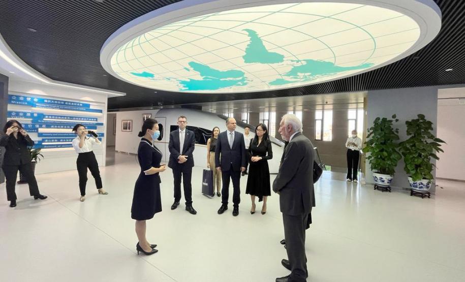 Em busca de novos investimentos, Piana visita duas das maiores empresas da China