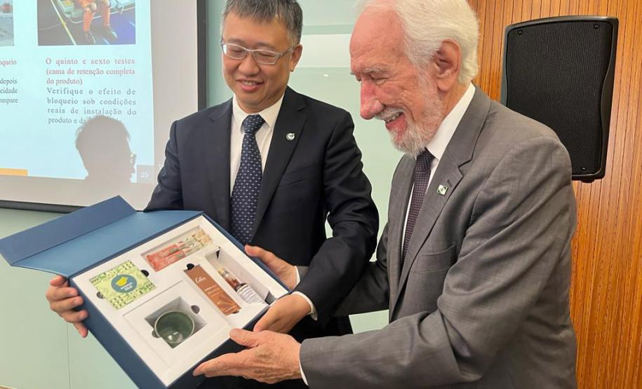 Em busca de novos investimentos, Piana visita duas das maiores empresas da China