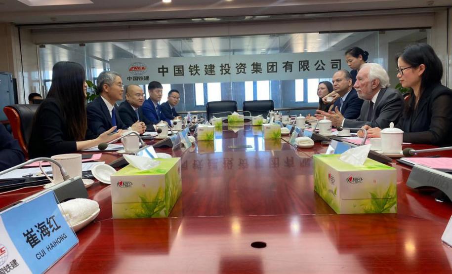 Em busca de novos investimentos, Piana visita duas das maiores empresas da China