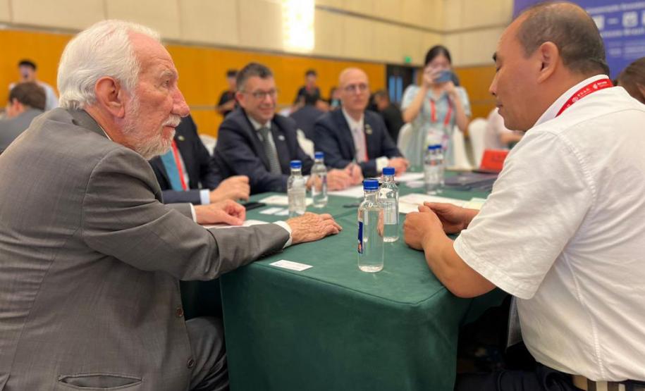 Piana destaca vantagens competitivas do Paraná em fórum econômico na China