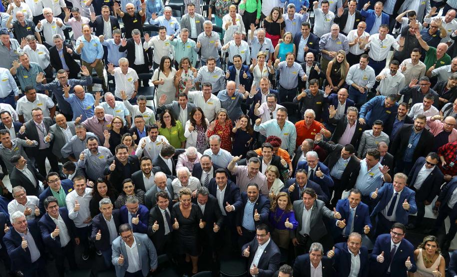 Estado repassa R$ 455 milhões aos 399 municípios para novas ações de saúde e educação