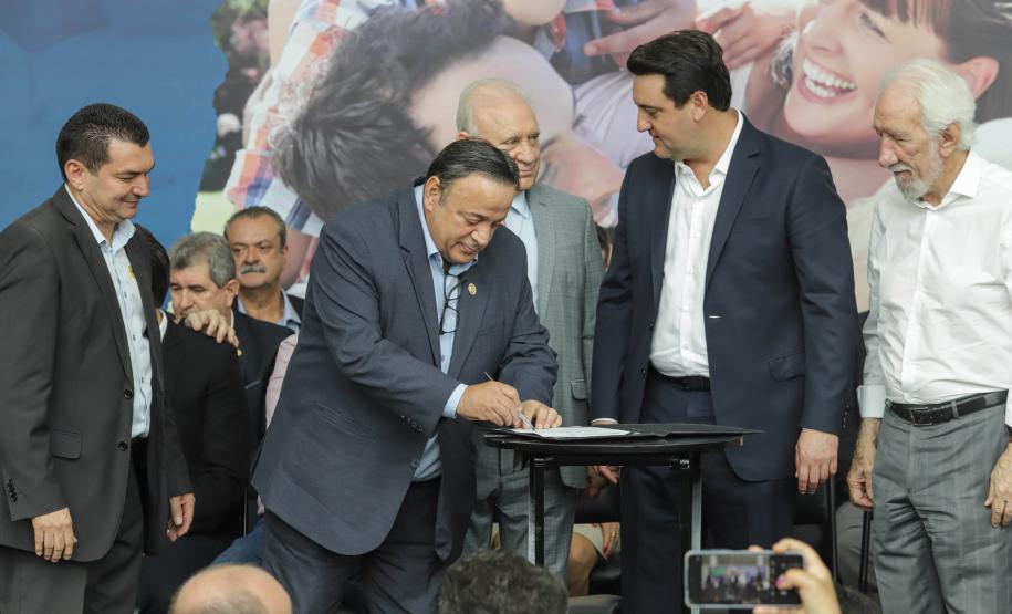 Estado repassa R$ 455 milhões aos 399 municípios para novas ações de saúde e educação