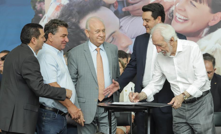 Estado repassa R$ 455 milhões aos 399 municípios para novas ações de saúde e educação