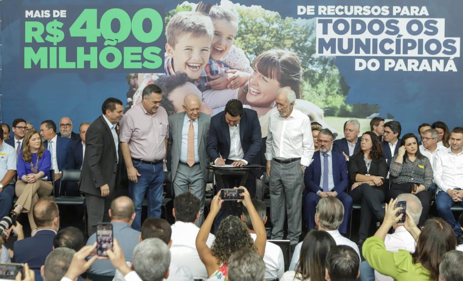 Estado repassa R$ 455 milhões aos 399 municípios para novas ações de saúde e educação