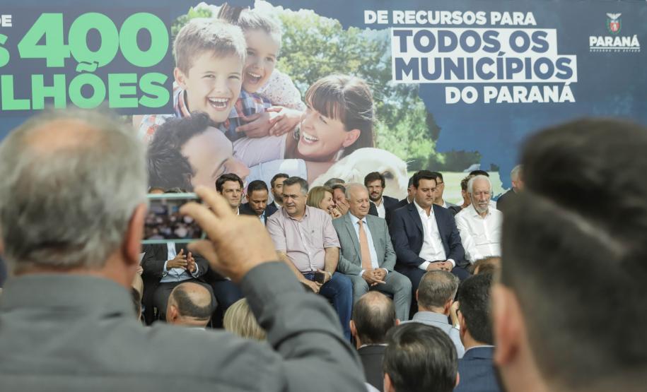 Estado repassa R$ 455 milhões aos 399 municípios para novas ações de saúde e educação