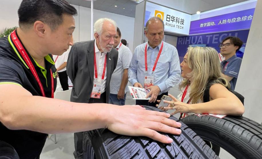 Em busca de novos investimentos, Piana visita duas das maiores empresas da China