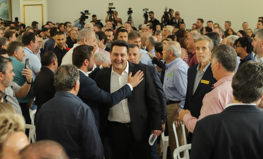 Governador libera mais R$ 403 milhões para a saúde e entrega novos carros e ambulâncias