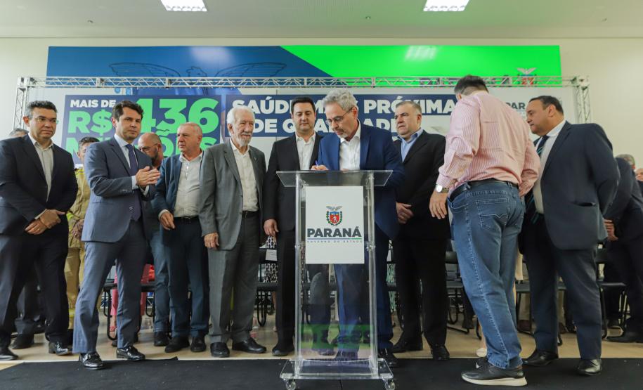 Governador libera mais R$ 403 milhões para a saúde e entrega novos carros e ambulâncias