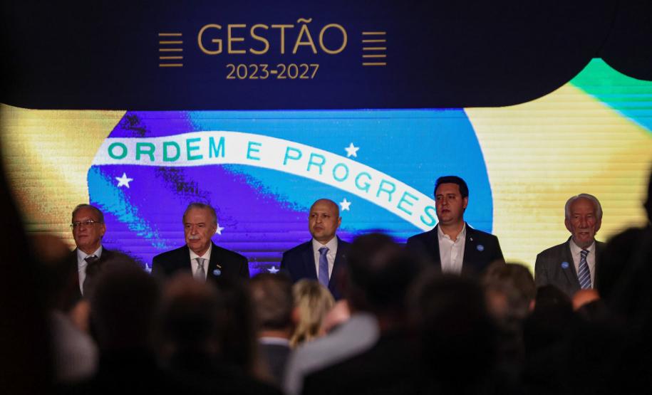 Setor industrial é determinante para o crescimento do PIB do Paraná, afirma o governador