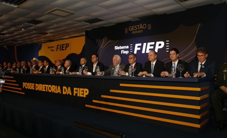 Setor industrial é determinante para o crescimento do PIB do Paraná, afirma o governador