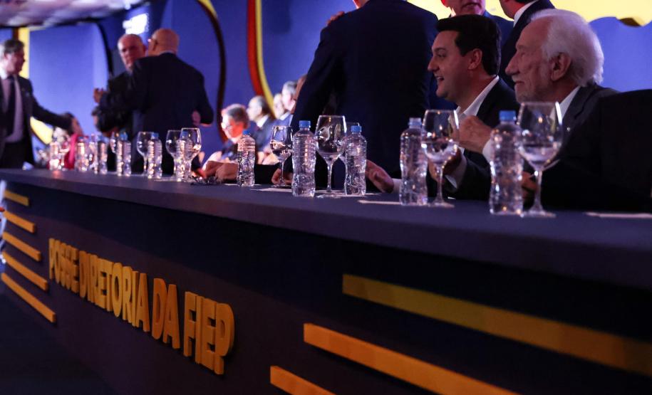 Setor industrial é determinante para o crescimento do PIB do Paraná, afirma o governador