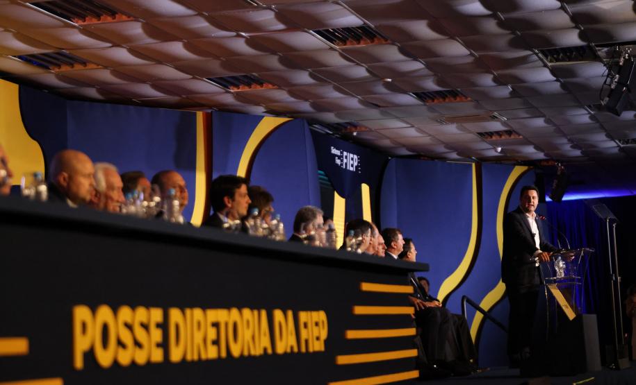 Setor industrial é determinante para o crescimento do PIB do Paraná, afirma o governador