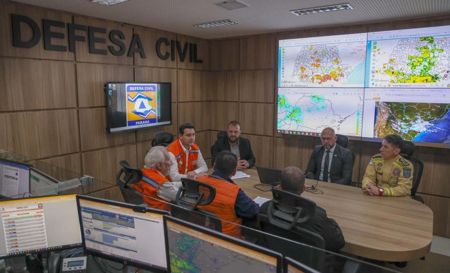 Governador libera R$ 1,6 milhão para apoio imediato a desabrigados e desalojados pelas chuvas no Paraná