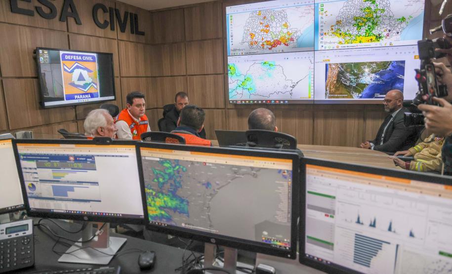 Governador libera R$ 1,6 milhão para apoio imediato a desabrigados e desalojados pelas chuvas no Paraná