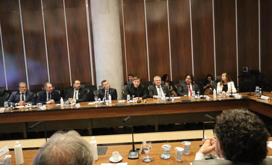 Paraná e Hungria firmam parceria nas áreas de inovação e tecnologia