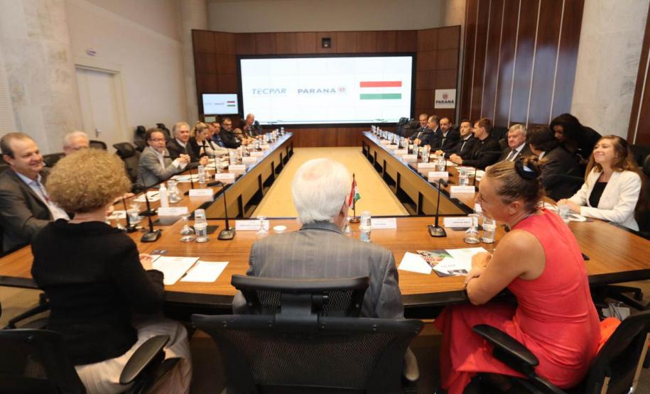 Paraná e Hungria firmam parceria nas áreas de inovação e tecnologia