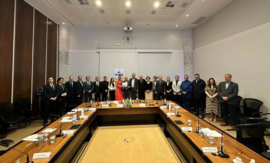 Paraná e Hungria firmam parceria nas áreas de inovação e tecnologia