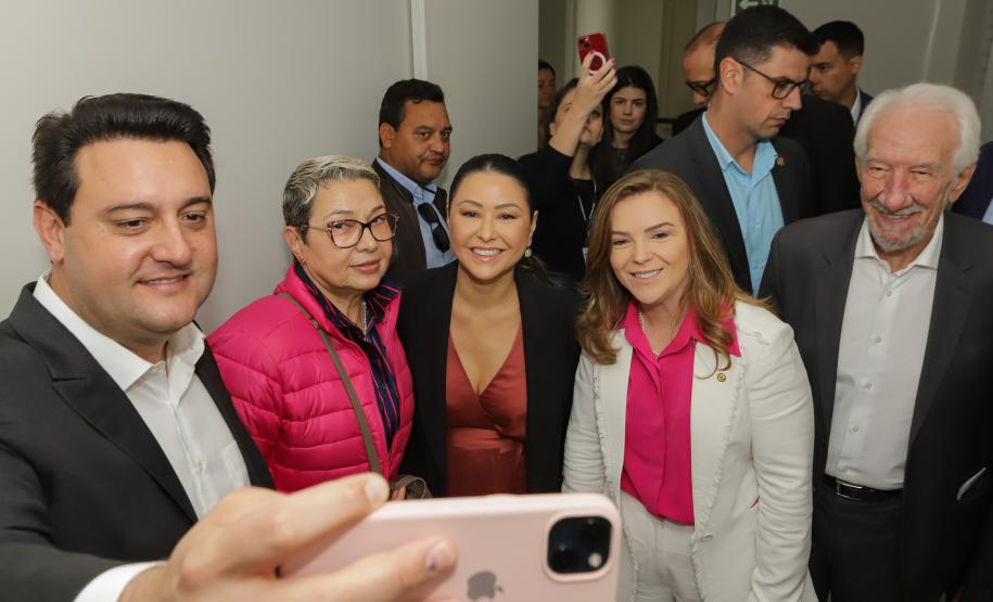 Ratinho Junior sanciona lei da gratuidade das passagens e anuncia programas aos idosos