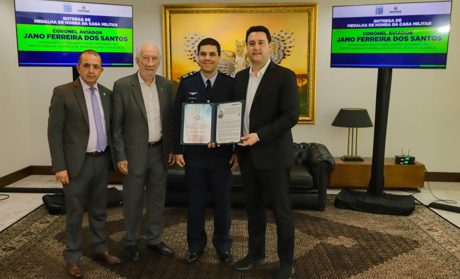 Paraná homenageia militares da FAB por encontrarem avião que caiu com servidores do Estado