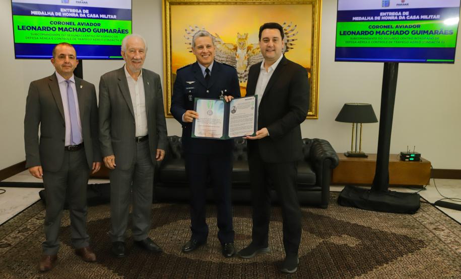 Paraná homenageia militares da FAB por encontrarem avião que caiu com servidores do Estado
