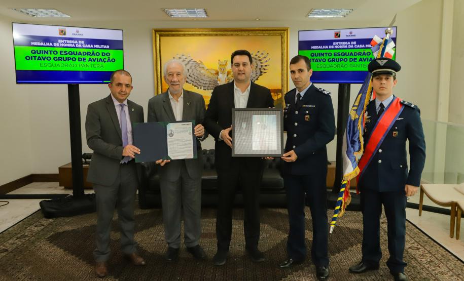 Paraná homenageia militares da FAB por encontrarem avião que caiu com servidores do Estado