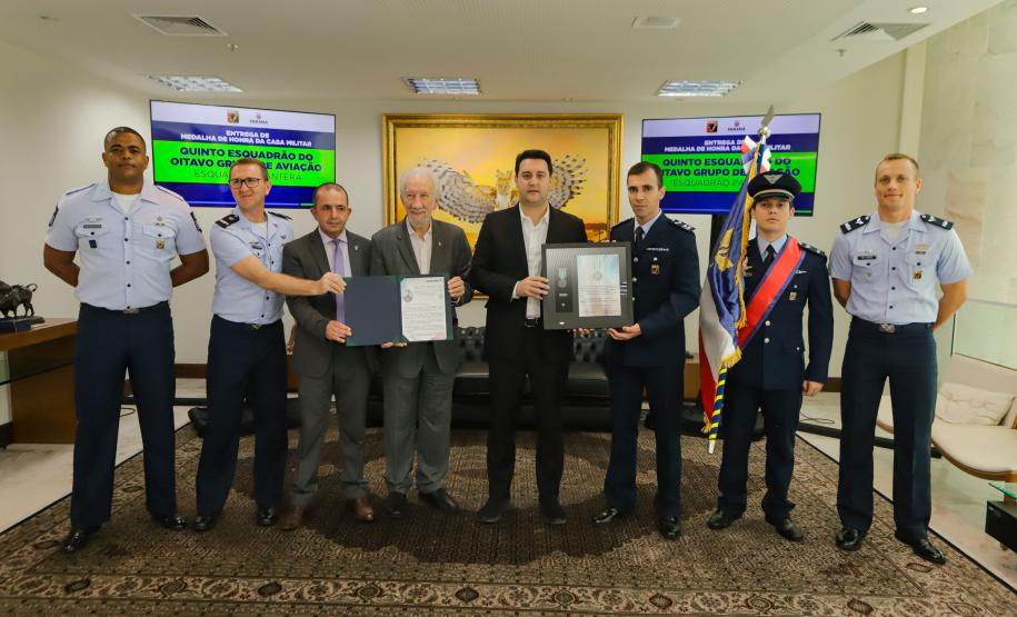 Paraná homenageia militares da FAB por encontrarem avião que caiu com servidores do Estado